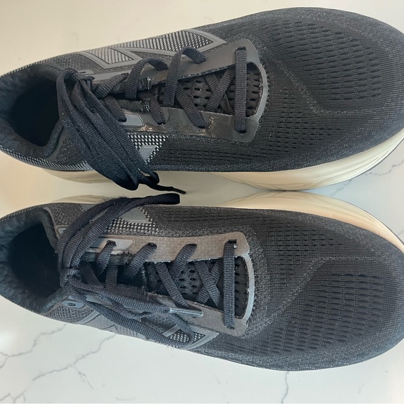 Women’s Black and “seasalt” New Balance 1080 Running shoes- 10.5 - Picture 4 of 8